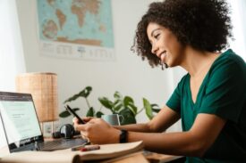 Was ist Aktives Sitzen und wie setzt man es zu Hause um?